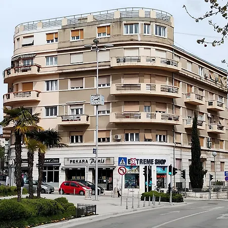 Of Music - In The Center Of Apartamento